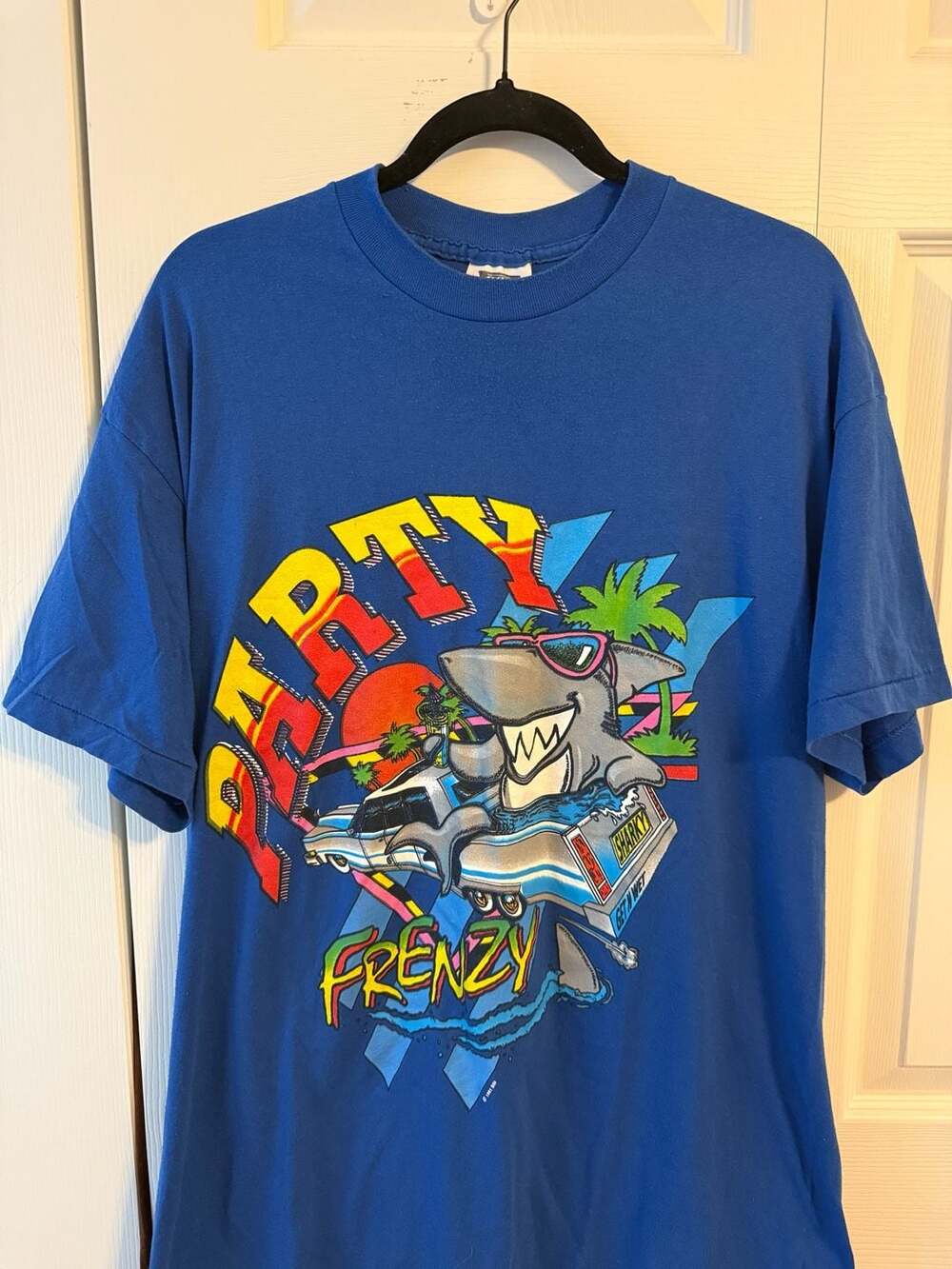 Vintage 1991 SSI Party Frenzy Shark Graphic T-Shirt XL